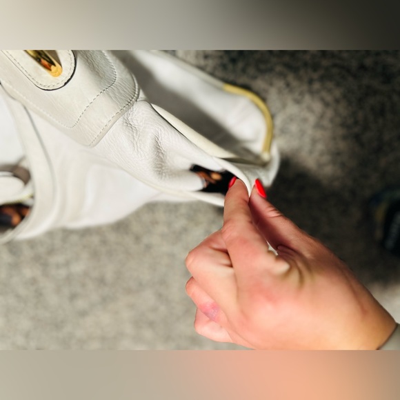 b. makowsky Hobo Leather  Shoulder Bag White & Gold Hardware Adjustable - EUC - Picture 10 of 15